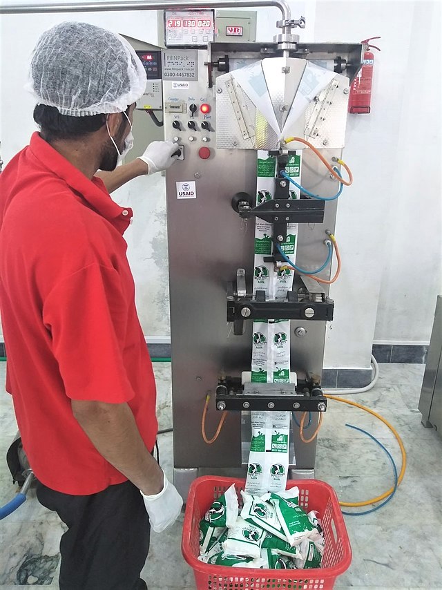 VFFS packaging machine, filling and sealing